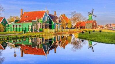 Amsterdam: Giethoorn & Zaanse Schans Small Group Day Trip - Meeting in Amsterdam: Oosterdokskade and the Albert Heijn landmark