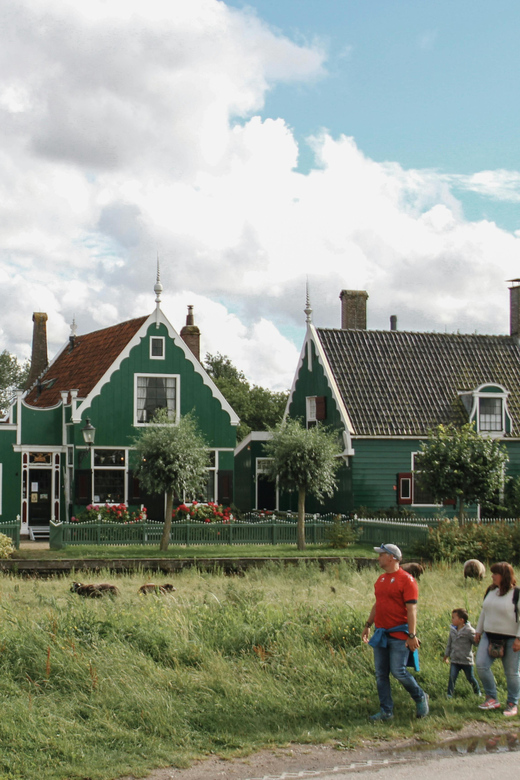Amsterdam: Giethoorn & Zaanse Schans Small Group Day Trip - Zaanse Schans Windmills and Guided Time: what you do with the 3-hour block