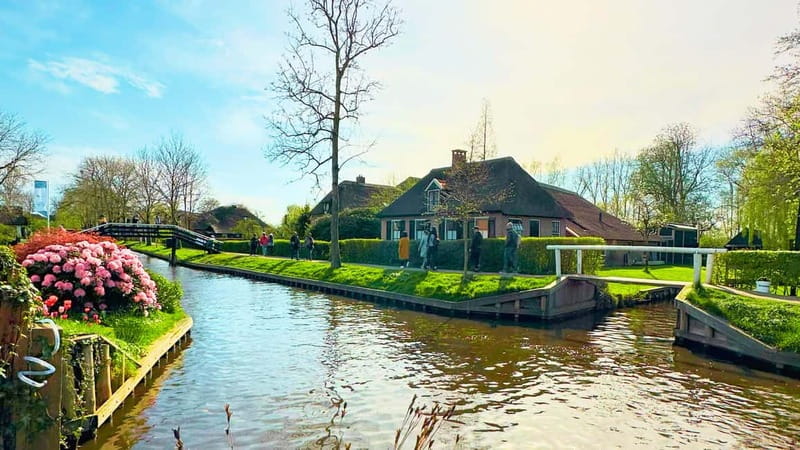 Amsterdam: Giethoorn & Zaanse Schans Small Group Day Trip - Clog Workshop: watch it, try it, and accept the learning curve