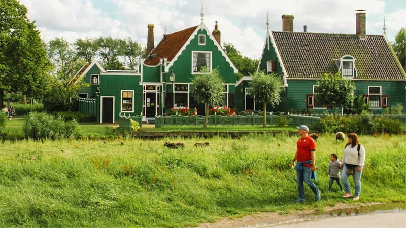 Amsterdam: Giethoorn & Zaanse Schans Small Group Day Trip - Giethoorn by Boat: the canal cruise that changes how you see the village
