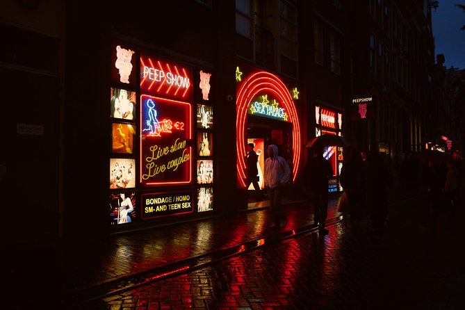 Amsterdam: Guided Red Light District and City Walking Tour - Meeting at Geldersekade 2 and timing you can actually use