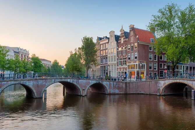 Amsterdam Haunted History and Ghost Walking Tour - What to wear and bring for a night walk in Amsterdam
