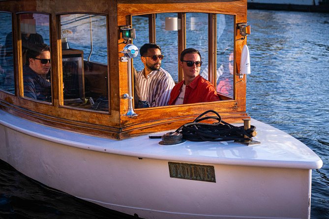 Amsterdam Highlights Canal Cruise with a Drink - The 90-Minute Route: Skinny Bridge to the Jordaan District