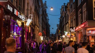Amsterdam: Highlights & Hidden Gems Private Walking Tour - Meeting at the National Monument: Dam Square and the core