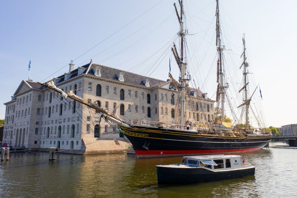 Amsterdam: Historic Boat Cruise with open bar and nibbles - The 1911 salon boat Sophie: what small-size really buys you