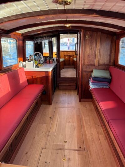 Amsterdam: Historic Boat Cruise with open bar and nibbles - Captain Bow and the onboard vibe: stories with humor and real local perspective