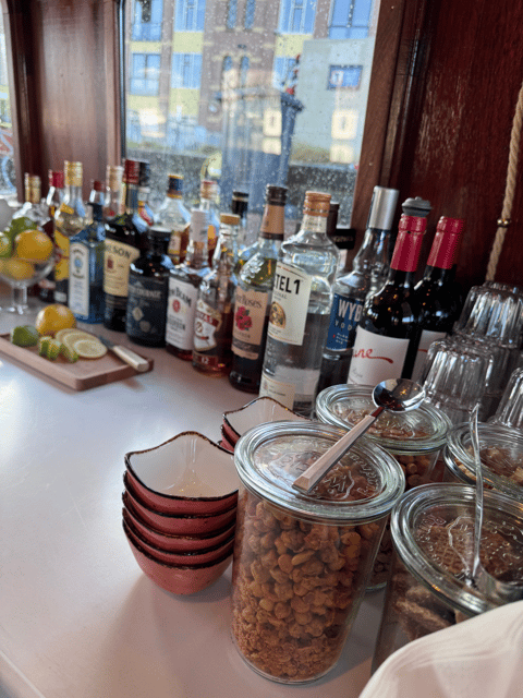 Amsterdam: Historic Boat Cruise with open bar and nibbles - Rain, wind, and comfort: Dutch-weather reality handled well