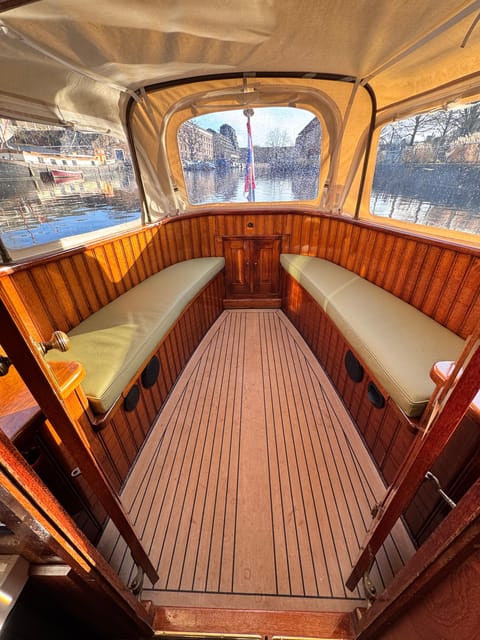 Amsterdam: Historic Boat Cruise with open bar and nibbles - Price and value: is $69 worth it?
