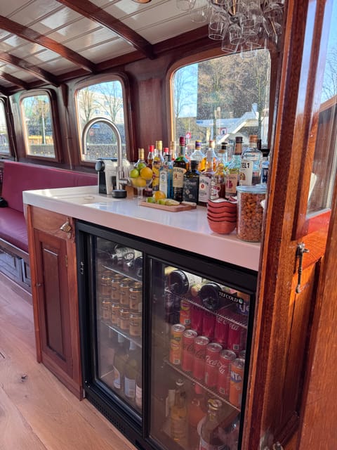 Amsterdam: Historic Boat Cruise with open bar and nibbles - Should you book this Amsterdam historic boat cruise?