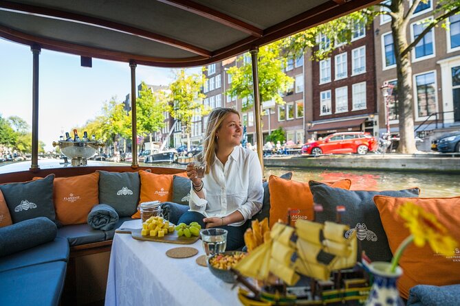 Amsterdam Historic Tour On Classic Saloon Boat - What you’ll actually see: from the Skinny Bridge to the canal ring