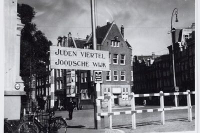 Amsterdam in World War II Tour - Who Guides This Walk (and Why It Matters): Peter and Ben-Style Storytelling