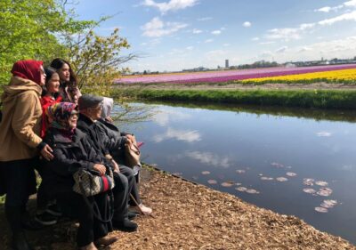 Amsterdam: Keukenhof Tulip Garden and Giethoorn Experience - Keukenhof: tulip gardens, windmill views, and sensory play