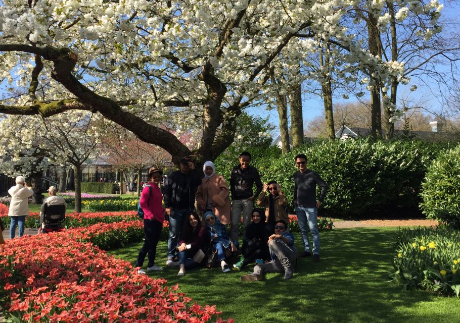 Amsterdam: Keukenhof Tulip Garden and Giethoorn Experience - The guide, the pace, and why the small-group feel helps