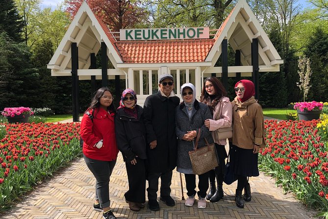Amsterdam: Keukenhof Tulip Gardens and Giethoorn with Boat Tour - Getting there from Amsterdam: transport that’s convenient, not magical