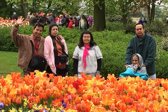 Amsterdam: Keukenhof Tulip Gardens and Giethoorn with Boat Tour - Keukenhof Tulip Gardens: 3 hours in 32 hectares of tulip mania