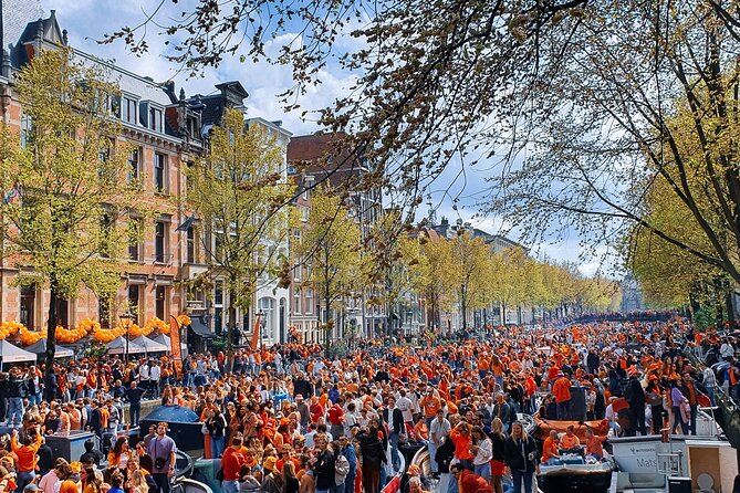 Amsterdam King’s Day Boat Party with Unlimited Drinks 2026 - What’s included: drinks you can keep coming back to