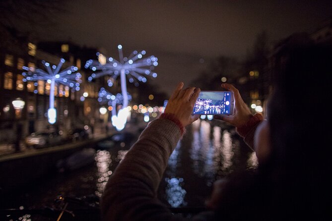 Amsterdam Light Festival: Canal Cruise + Bite & Unlimited Drinks - Prins Hendrikkade Meeting Point: Smooth Start or Quay Chaos