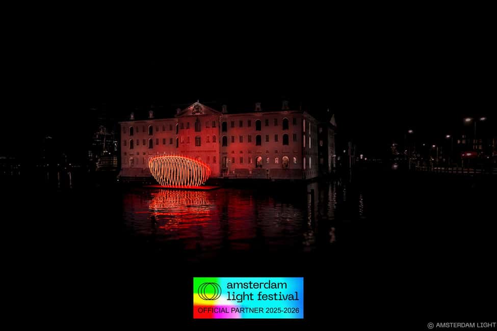 Amsterdam: Light Festival Heated Cruise with Drinks Option - The drinks and snacks choice: warmth on board vs. paying as you go