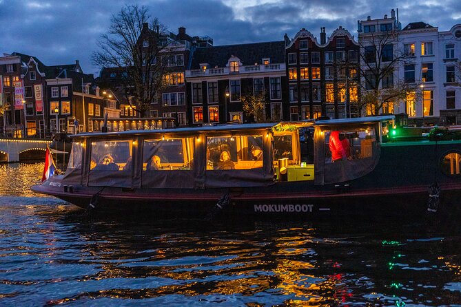 Amsterdam: Light Festival Open Boat - Unl. Drinks Option - Getting on board at Stationsplein 28 (and why that location helps)