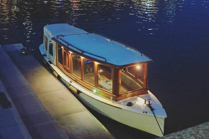 Amsterdam Light Festival Private Cruise With Welcome Drink - Stop-by-stop: how the route shapes what you see