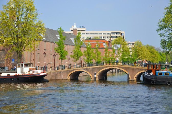 Amsterdam Light Festival: Saloon Boat Cruise + Hot Drinks & Bite - Key things to know before you board