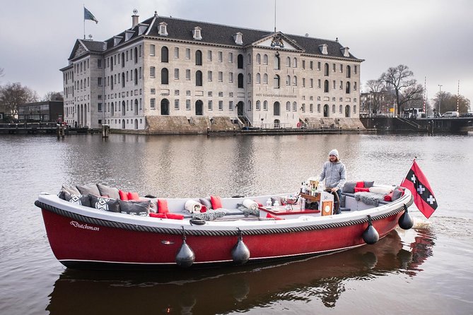 Amsterdam Light Festival: Saloon Boat Cruise + Hot Drinks & Bite - Drinks and Bites: How the Included Warm-Up Actually Helps