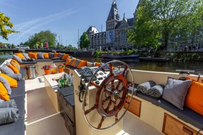 Amsterdam Light Festival: Saloon Boat Cruise + Hot Drinks & Bite - Amsterdam Light Festival Installations: What You’ll See Along the Route