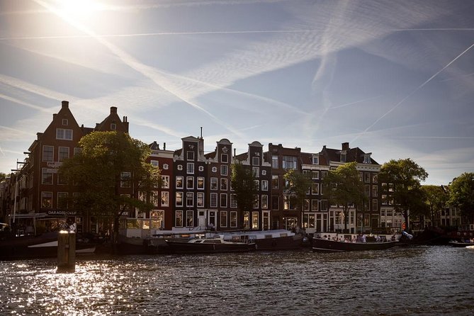 Amsterdam Light Festival: Saloon Boat Cruise + Hot Drinks & Bite - Weather Prep: Stay Warm Without Ruining the Views