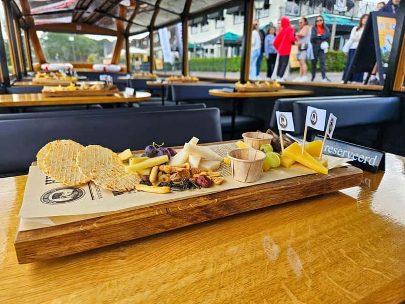 Amsterdam: Live GuideD Giethoorn Boat Tour & Cheese Platter - Why Giethoorn feels special on a day trip