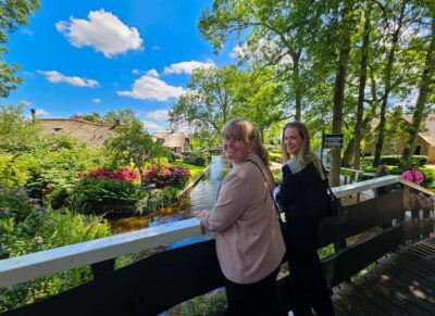 Amsterdam: Live GuideD Giethoorn Boat Tour & Cheese Platter - The 1-hour boat cruise: narration, canals, and cheese included
