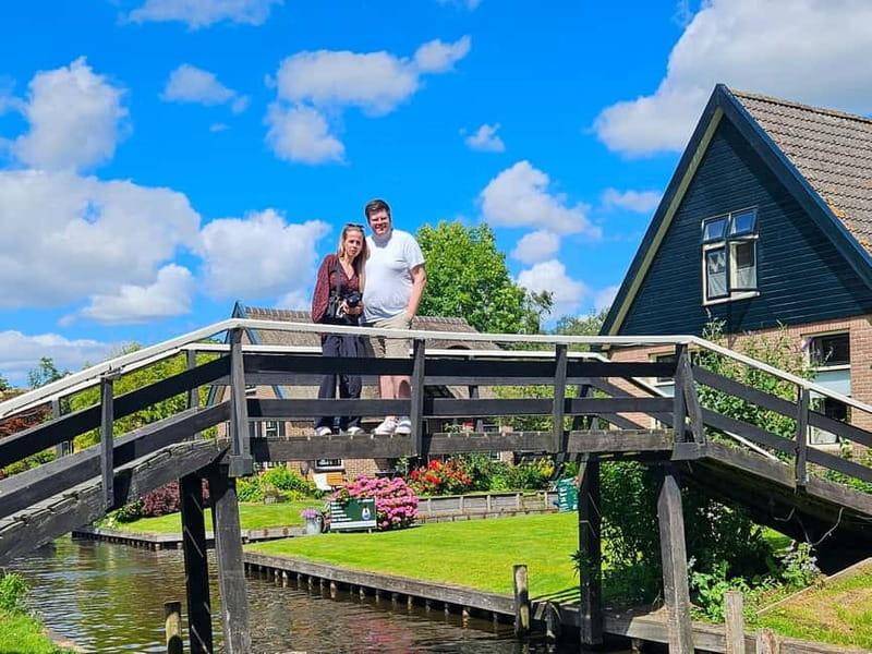 Amsterdam: Live GuideD Giethoorn Boat Tour & Cheese Platter - Who this tour is best for (and who should skip it)