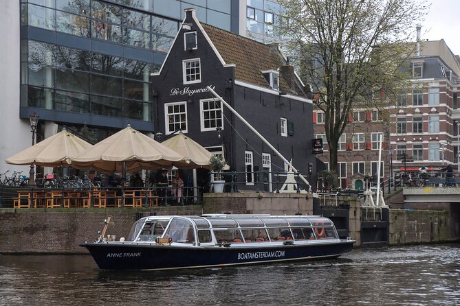 Amsterdam Live Guided Sightseeing Canal Cruise - Dress, Warmth, and Comfort on the Water