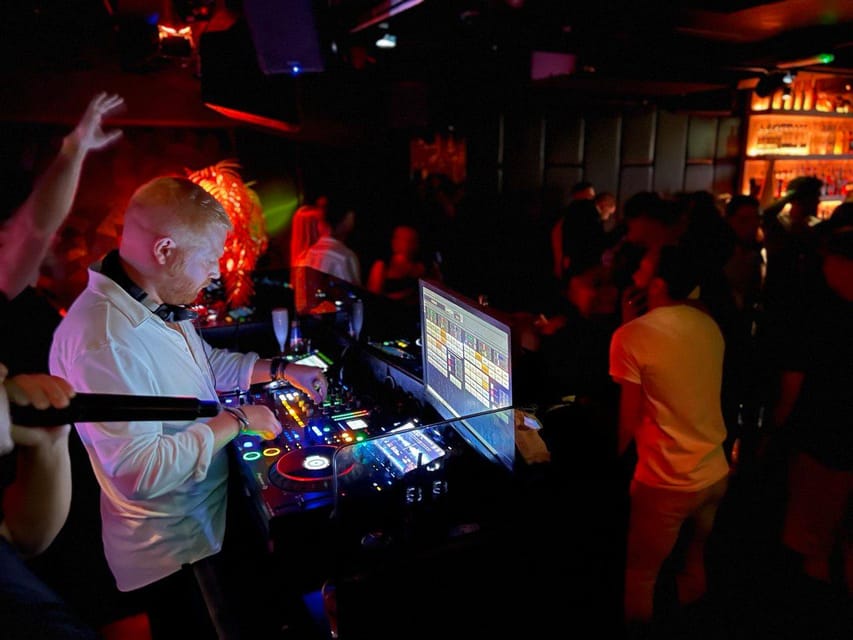 Amsterdam: Ludwig's Queer Pub Crawl with Club Entry - Price and Logistics: When $34 Feels Expensive (or Not)