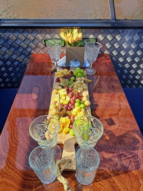 Amsterdam: Luxury Cheese & Wine Canal Cruise - Boarding at the H’Art Museum Dock (and Why Timing Matters)