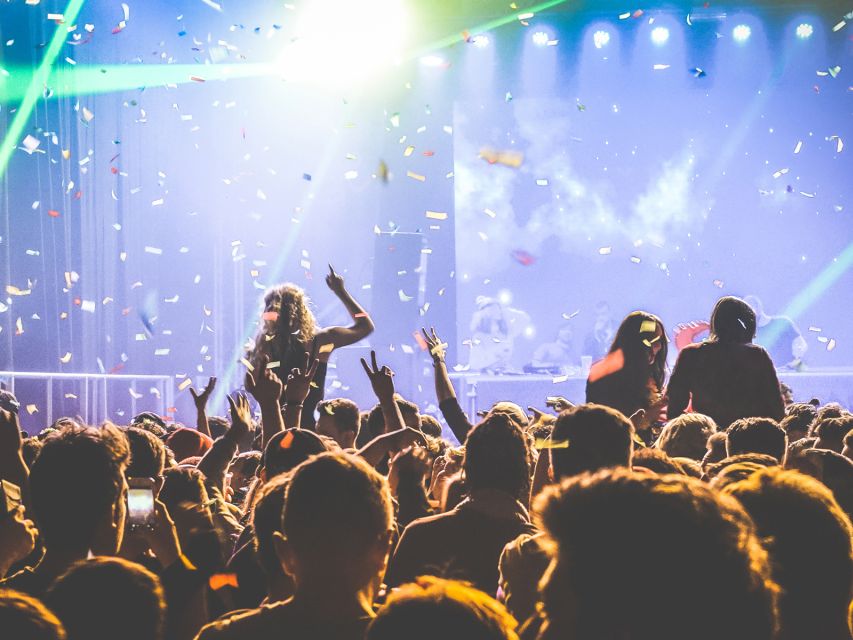 Amsterdam: Nightlife Ticket with Champagne and Cruise - How the Amsterdam nightlife pass works in real life