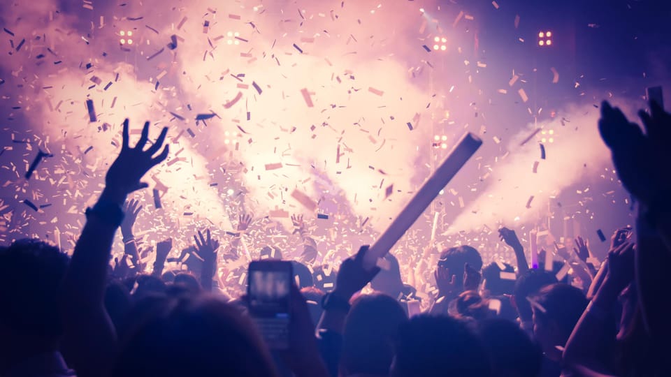 Amsterdam: Nightlife Ticket with Champagne and Cruise - Should you book this nightlife ticket?
