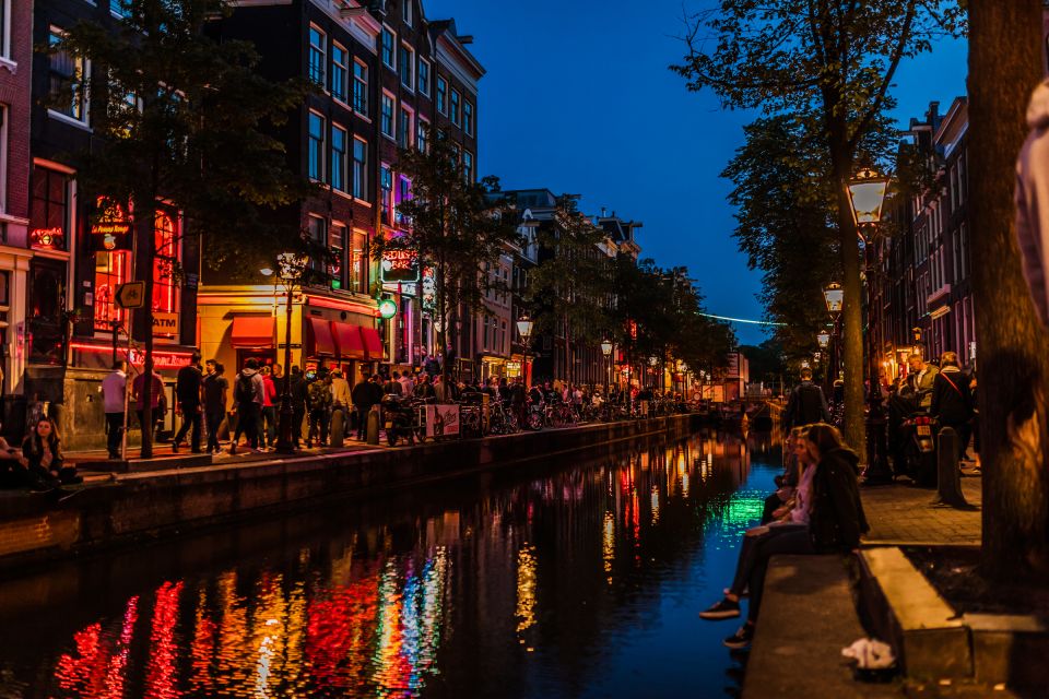 Amsterdam: Off-the-Beaten-Track Neighborhoods Private Tour - Jordaan and De 9 Straatjes: canal-side streets with personality