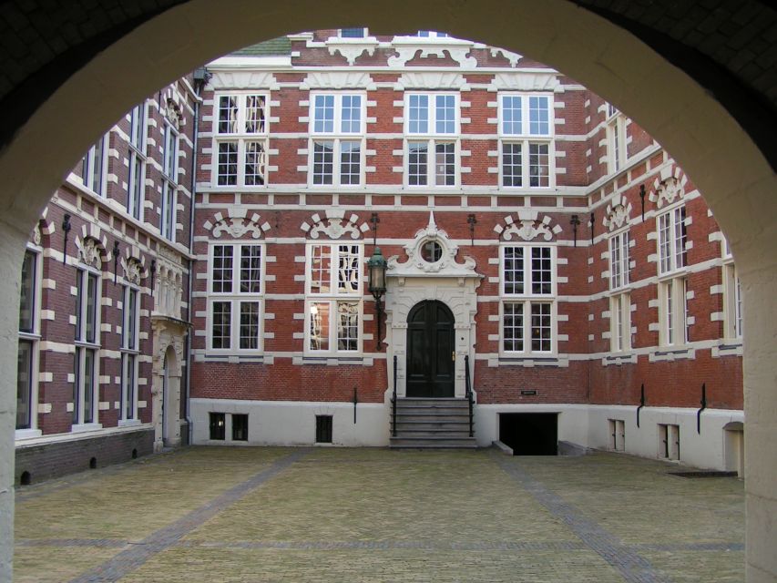 Amsterdam Old City Private Walking Tour - Red Light District: seeing the sights without losing the plot