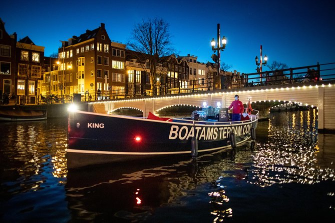 Amsterdam Open Boat Cruise in Old City Center with Live Guide - Drinks included: turning the price into a better deal