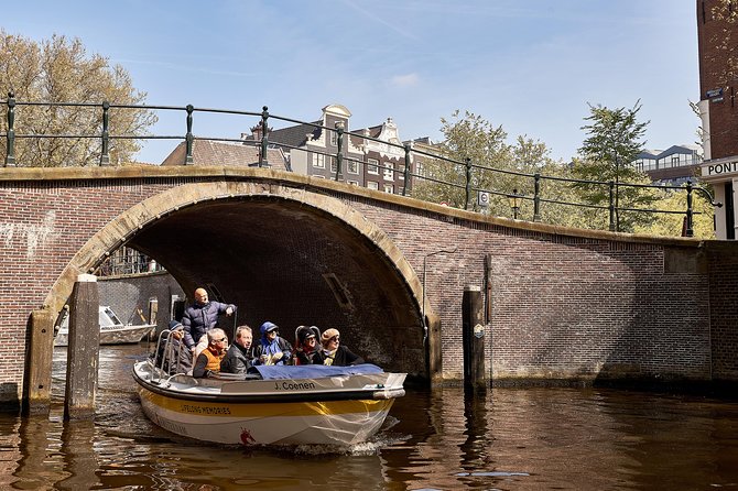 Amsterdam Open Boat Tour with Local Guide - The captain narration: how it changes the tour