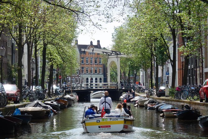 Amsterdam Open Boat Tour with Local Guide - Group size: why up to 30 can feel less crowded