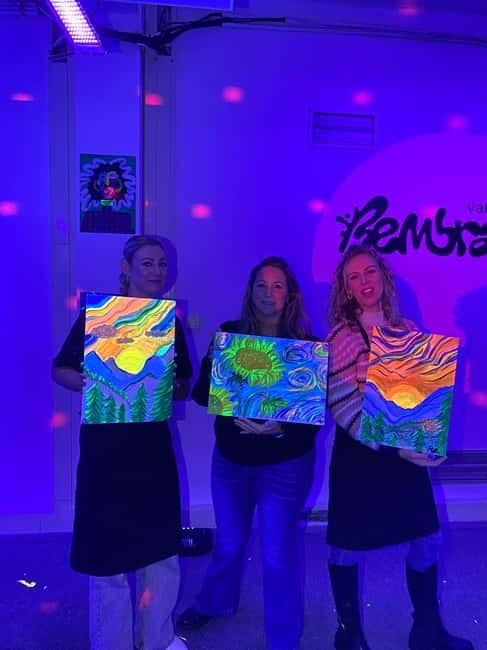 Amsterdam: Paint and Sip in the Dark at Rembrandt van Wine - Step-by-Step During the 2 Hours