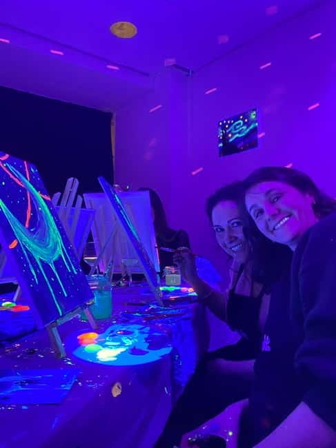 Amsterdam: Paint and Sip in the Dark at Rembrandt van Wine - What Happens Before You Start Painting