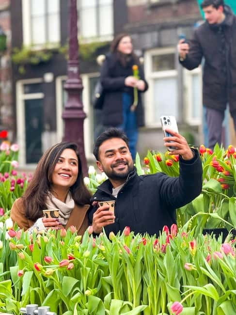 Amsterdam: Premium Tulip Boat Canal Tour - The guide and skipper vibe: stories that actually make landmarks click