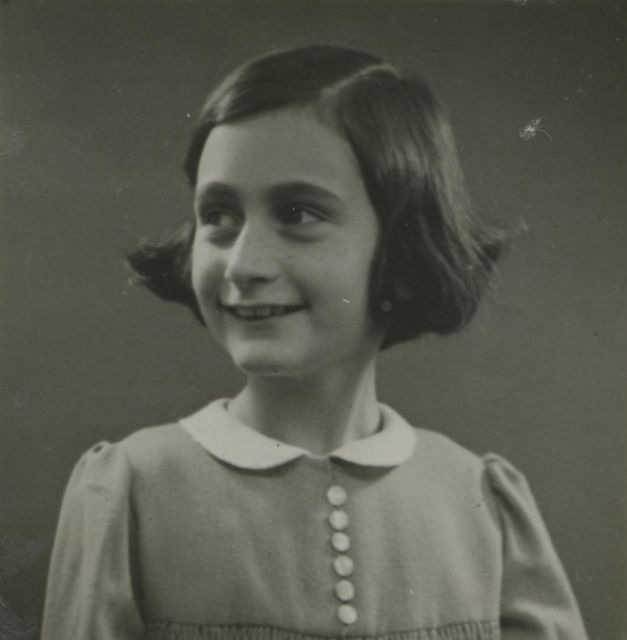 Amsterdam: Private Anne Frank and Jewish History Tour - Westerkerk to Anne Frank House: matching a city landmark to the diary