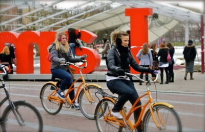 Amsterdam: Private Bike Tour - Where the tour starts: central pickup that keeps the day tidy