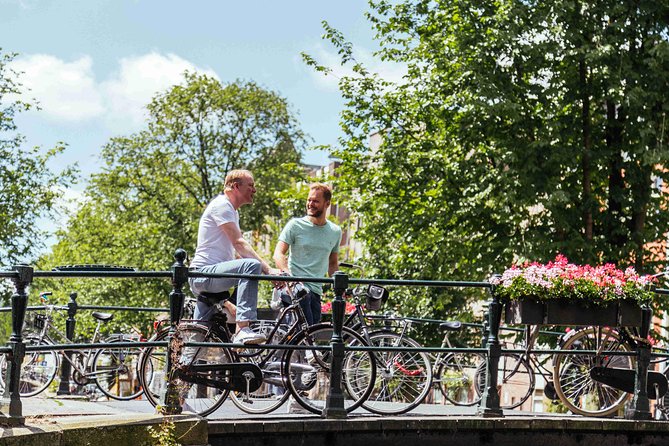 Amsterdam PRIVATE Bike Tour With Locals: Bike & Local Snack Included - The bike setup and why Amsterdam traffic isn’t as scary with rules