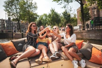 Amsterdam Private Boat Trip with Pizza and Unlimited Drinks - Pizza choices and unlimited drinks: what onboard actually means