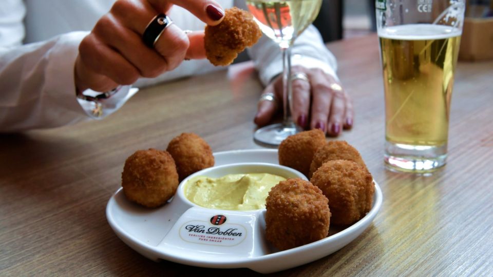 Amsterdam: Private Canal Cruise with Drinks and Snacks - Price and value: $547 for up to 10 people