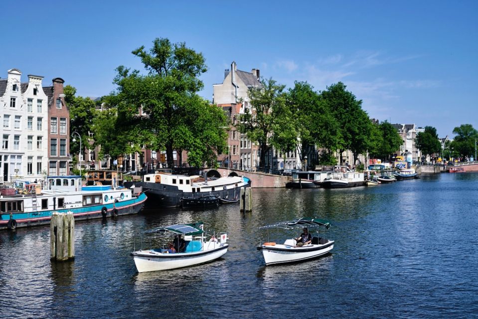 Amsterdam: Private Canal Tour - Drinks, snacks, and the reality of no toilet on board